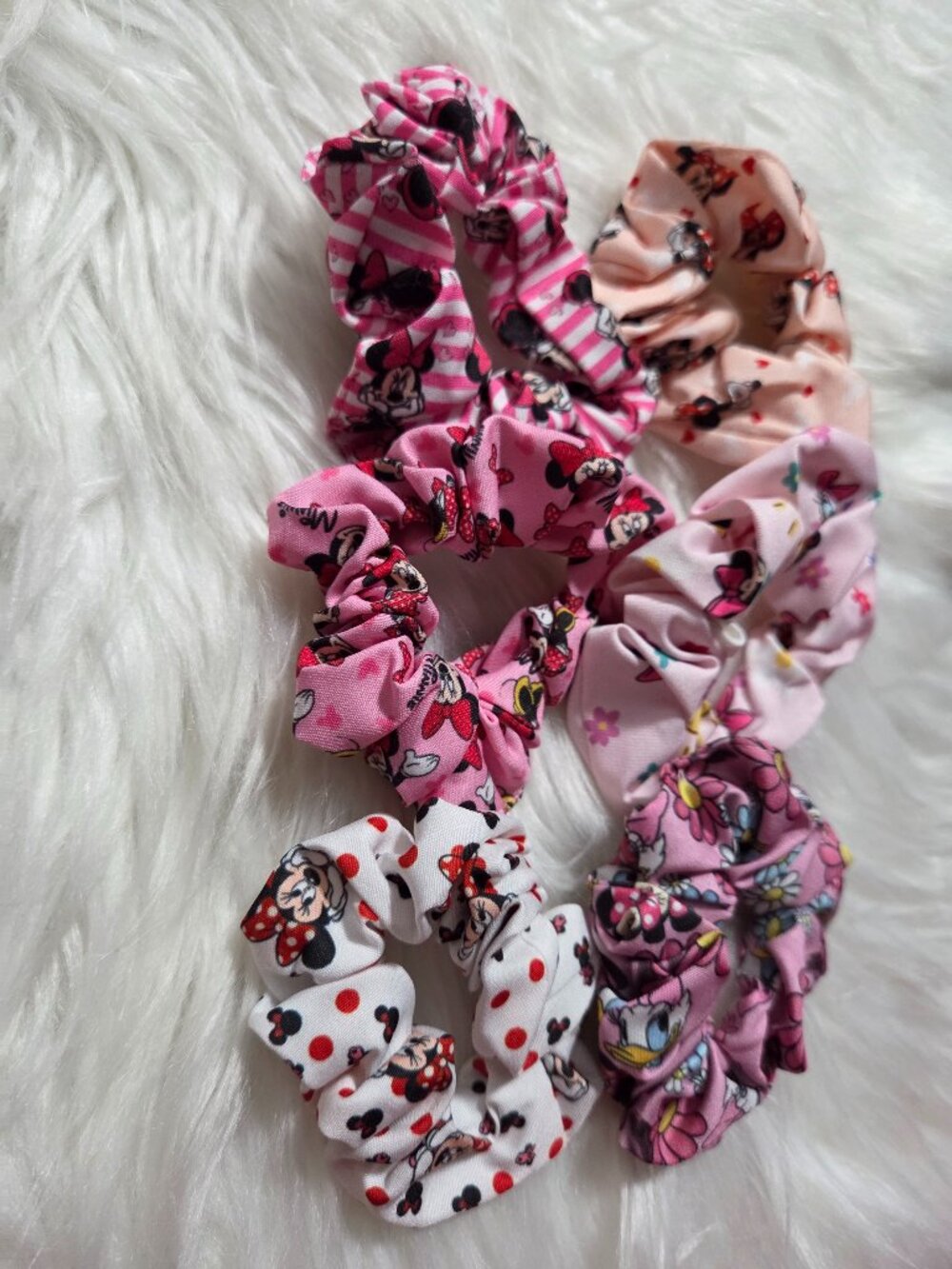 Minnie Mouse & Daisy Duck Scrunchie Set - Picture 3 of 5